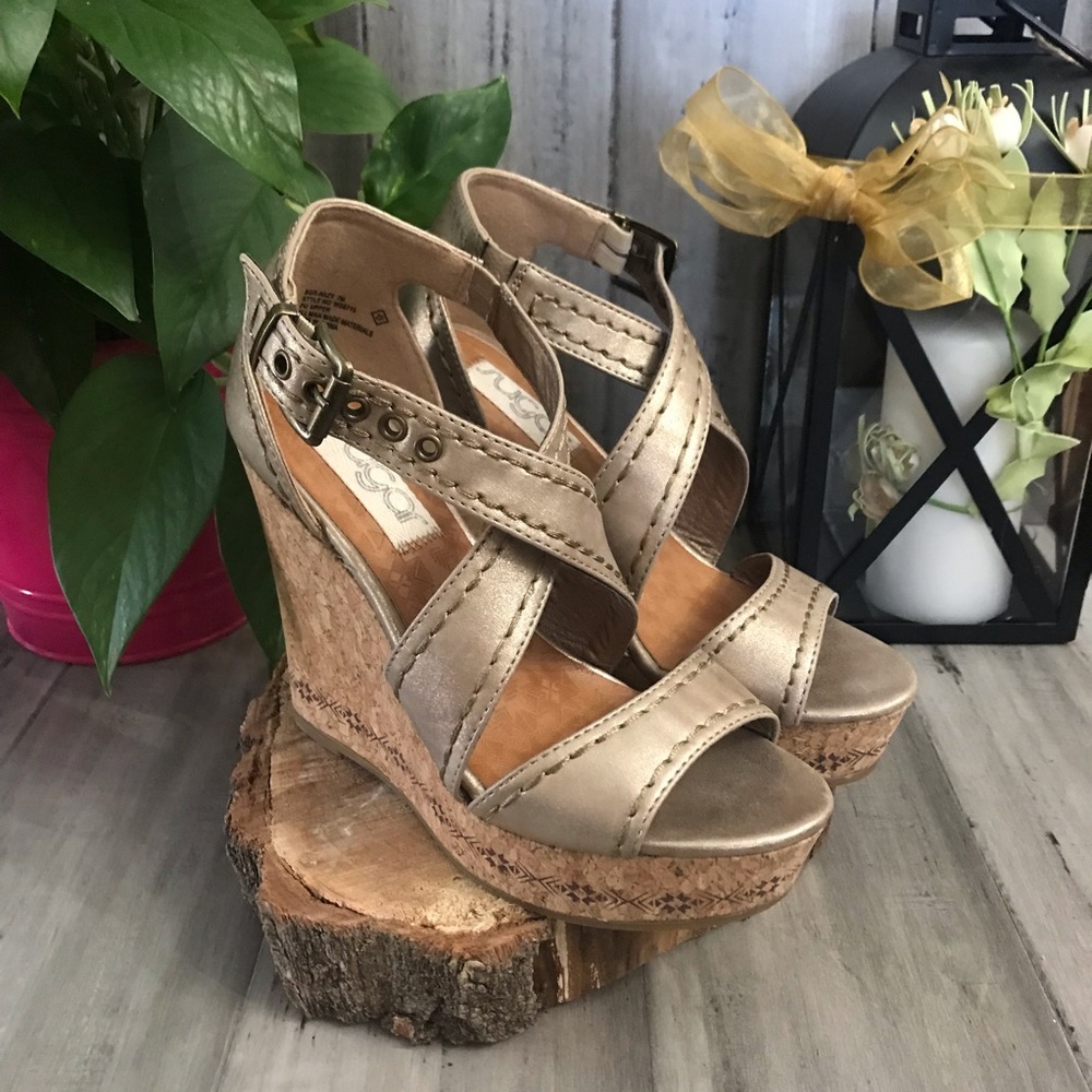 Sugar Light Bronze Wedges